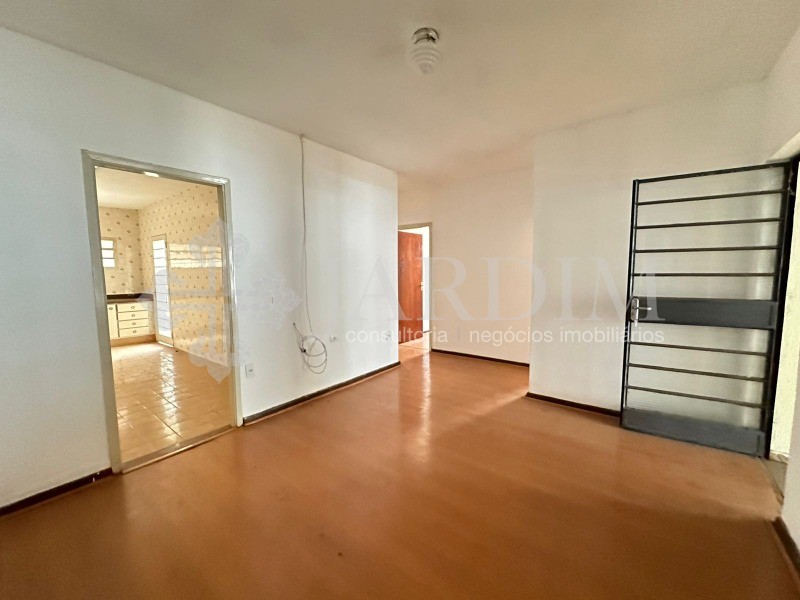 Casa à venda com 2 quartos, 255m² - Foto 1