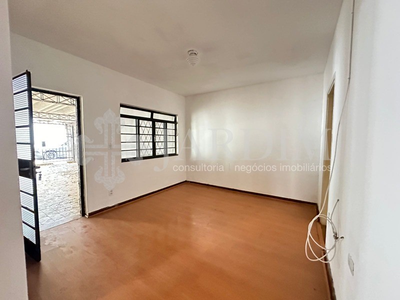 Casa à venda com 2 quartos, 255m² - Foto 2