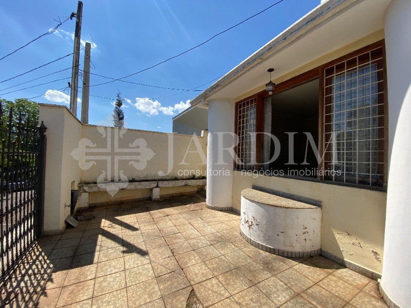 Casa à venda com 3 quartos, 325m² - Foto 1