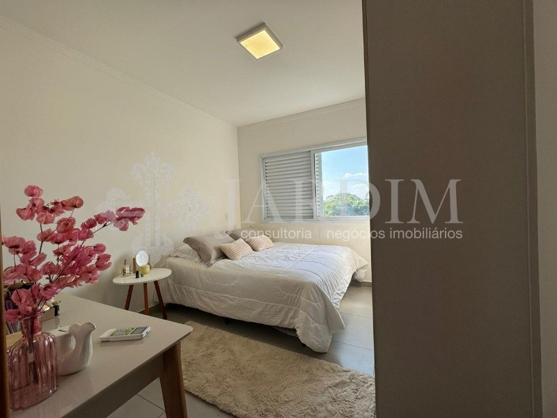 Apartamento à venda com 2 quartos, 68m² - Foto 1