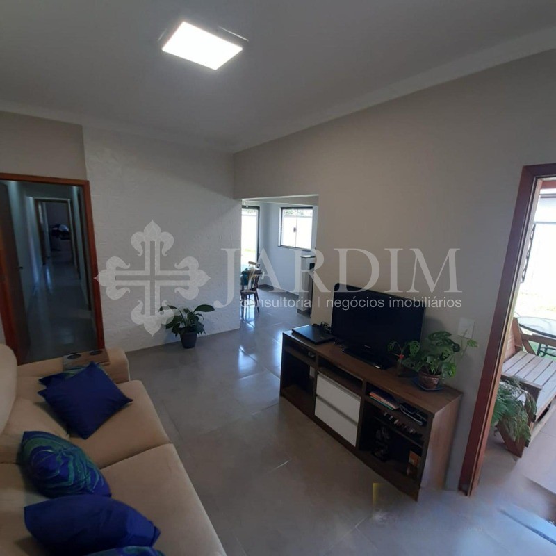 Casa à venda com 3 quartos, 300m² - Foto 2