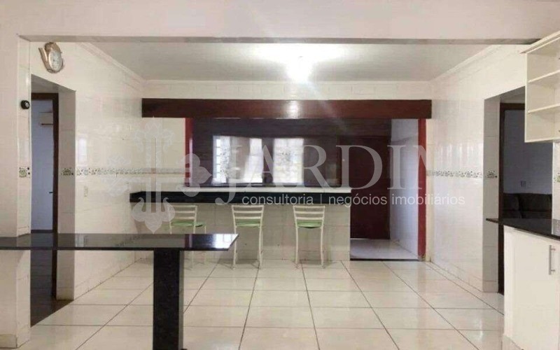 Casa à venda com 3 quartos, 278m² - Foto 2