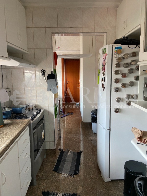 Apartamento à venda com 3 quartos, 155m² - Foto 2