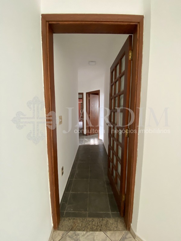 Casa para alugar com 2 quartos, 330m² - Foto 11