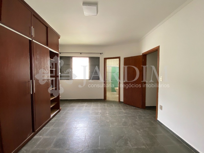 Casa para alugar com 2 quartos, 330m² - Foto 17