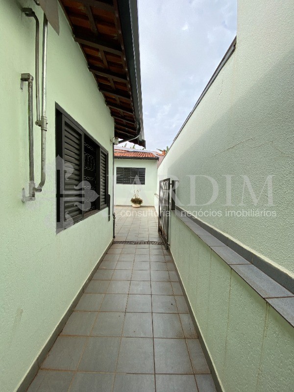 Casa para alugar com 2 quartos, 330m² - Foto 22