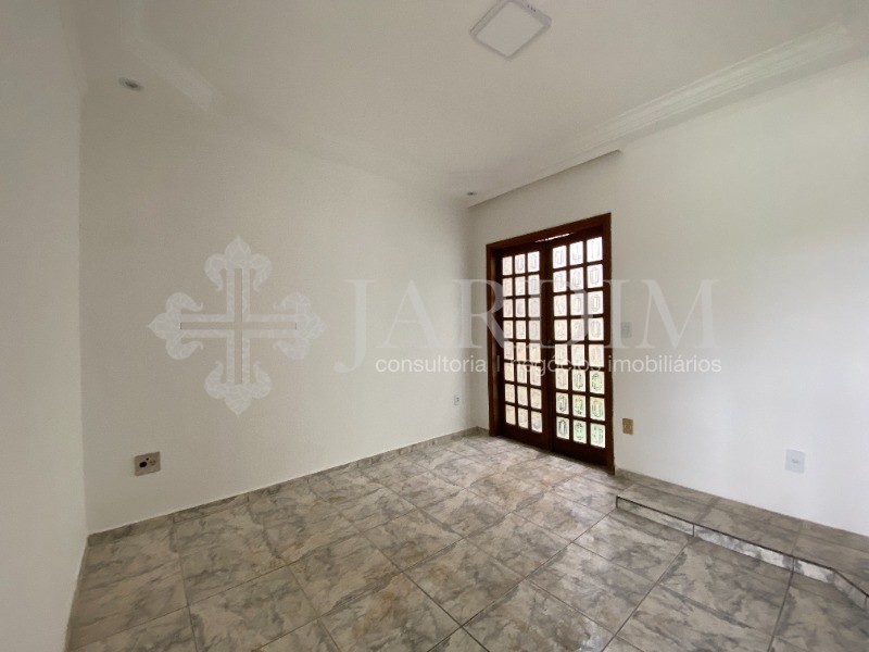 Casa para alugar com 2 quartos, 330m² - Foto 4