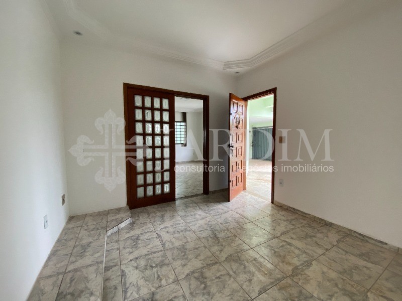 Casa para alugar com 2 quartos, 330m² - Foto 5