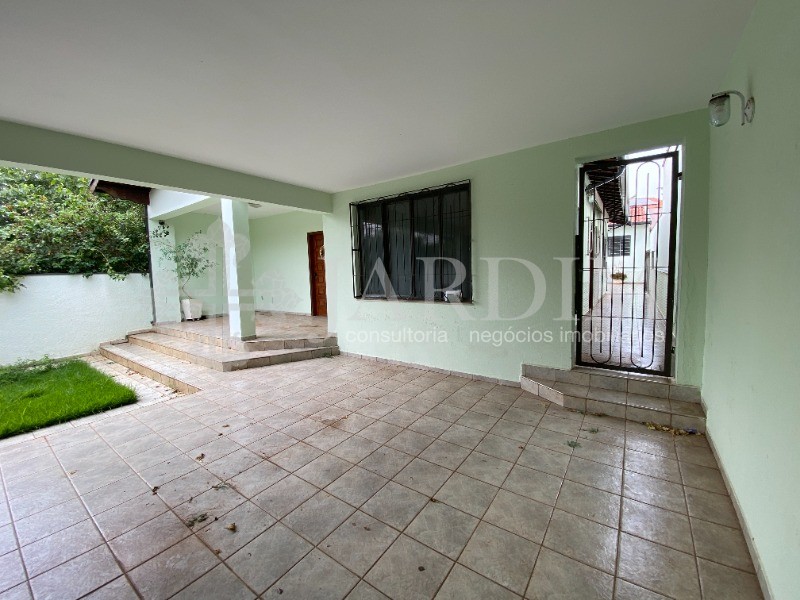 Casa para alugar com 2 quartos, 330m² - Foto 3