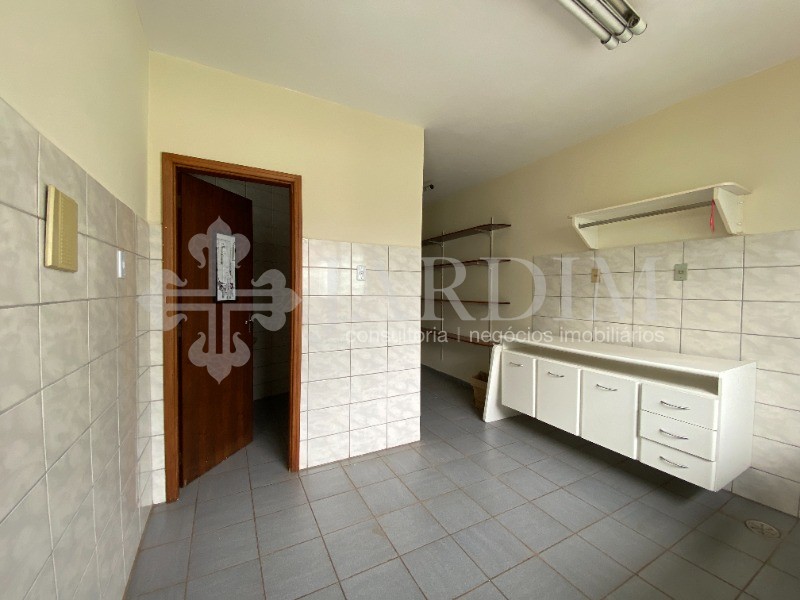 Casa para alugar com 2 quartos, 330m² - Foto 29