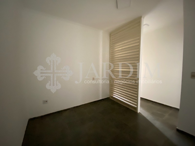 Casa para alugar com 2 quartos, 330m² - Foto 14