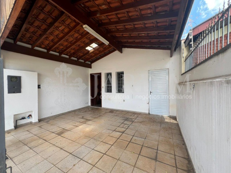 Casa à venda e aluguel com 3 quartos, 125m² - Foto 2