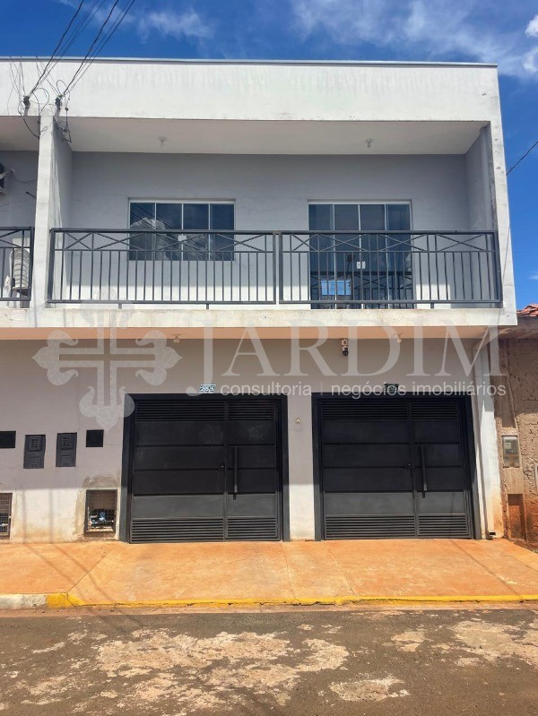 Casa à venda com 3 quartos, 250m² - Foto 1