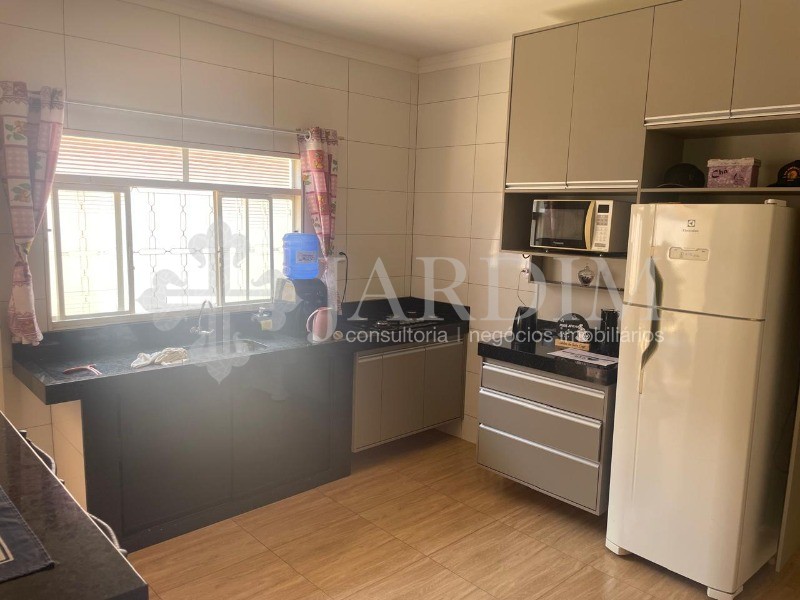 Casa à venda com 3 quartos, 250m² - Foto 3