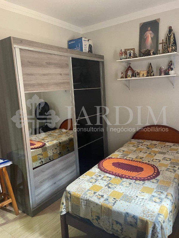 Casa à venda com 3 quartos, 250m² - Foto 2