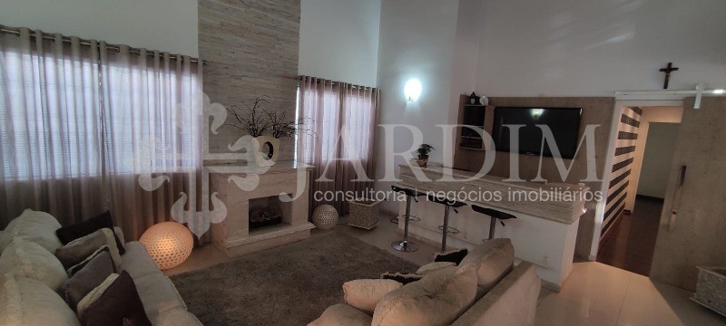 Sobrado à venda com 3 quartos, 369m² - Foto 1