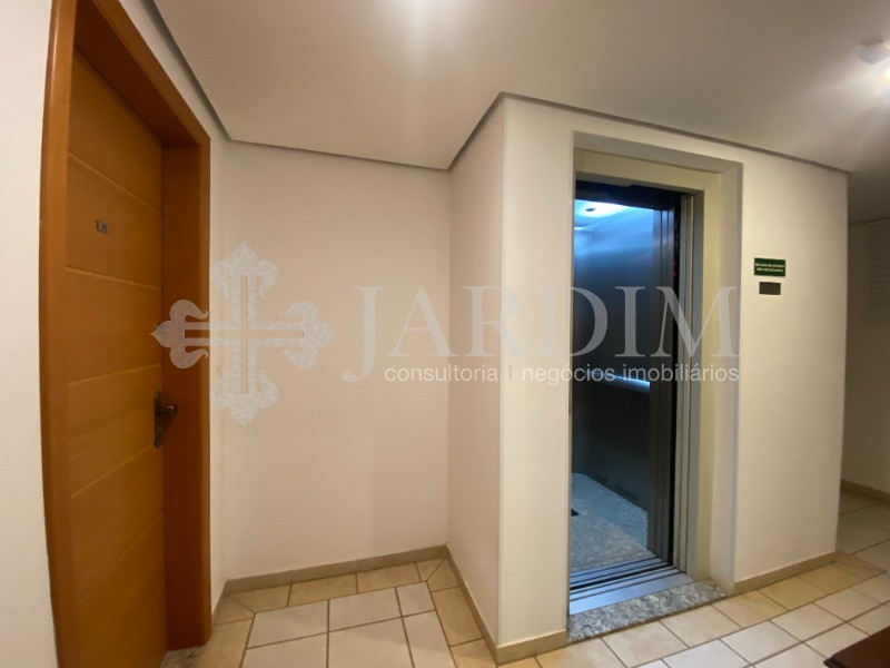 Apartamento à venda com 4 quartos, 168m² - Foto 2