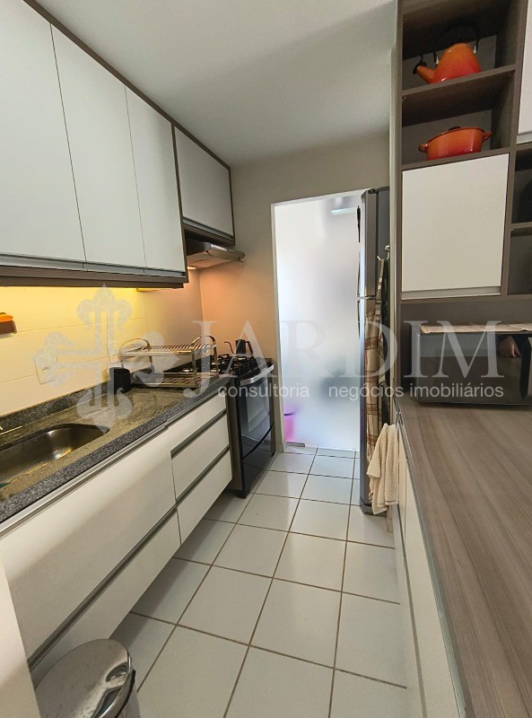 Apartamento à venda com 2 quartos, 64m² - Foto 2