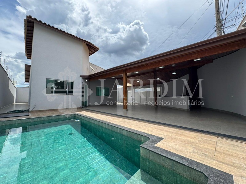 Casa à venda com 3 quartos, 345m² - Foto 2