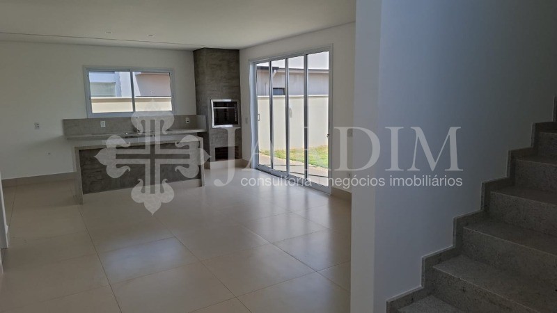 Casa de Condomínio à venda com 3 quartos, 273m² - Foto 1