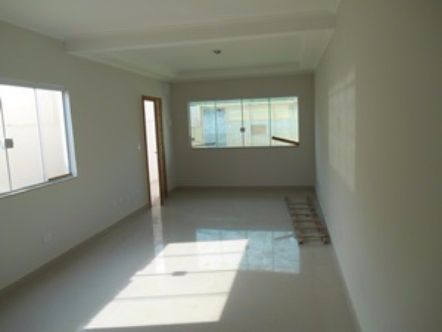 Sobrado à venda com 3 quartos, 99m² - Foto 1