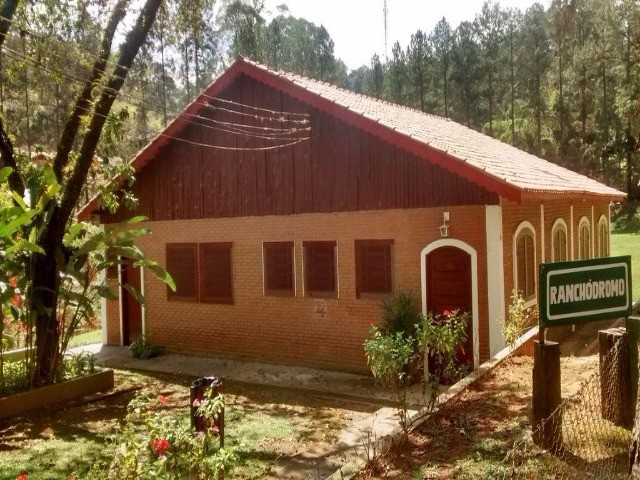 Fazenda à venda com 3 quartos, 180m² - Foto 1