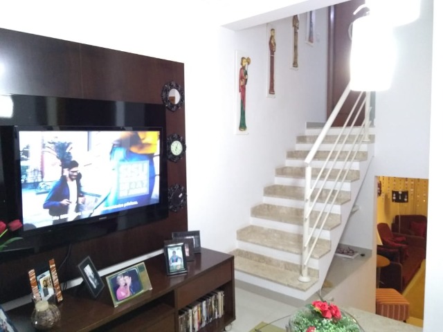 Sobrado à venda com 3 quartos, 150m² - Foto 2