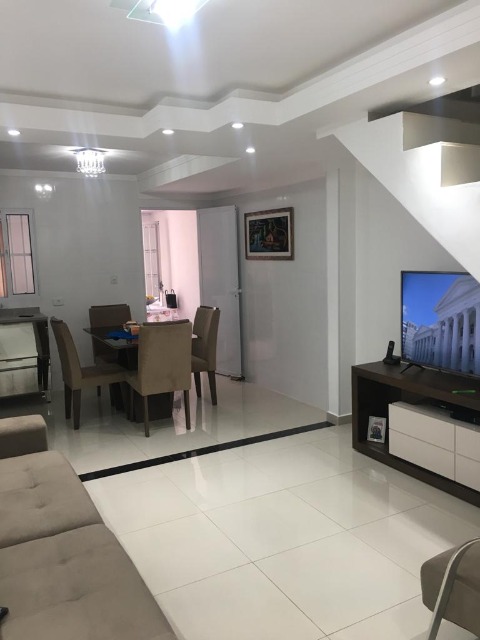 Sobrado à venda com 2 quartos, 70m² - Foto 1