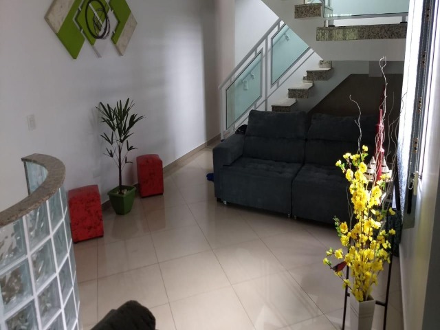 Sobrado à venda com 3 quartos, 250m² - Foto 1