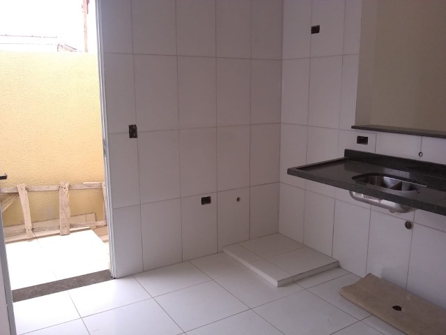 Casa à venda com 2 quartos, 70m² - Foto 7