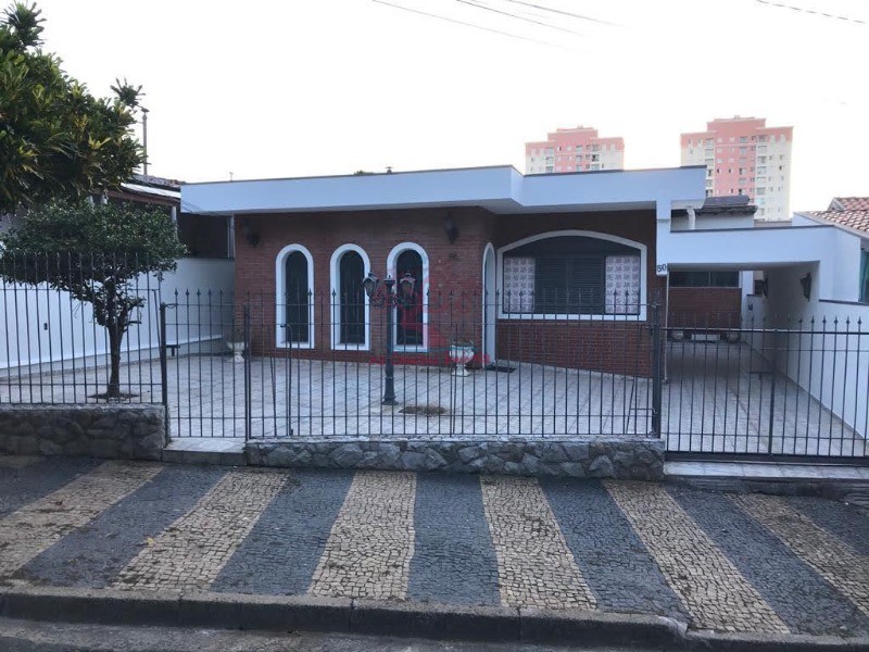 Casa à venda com 3 quartos, 250m² - Foto 2