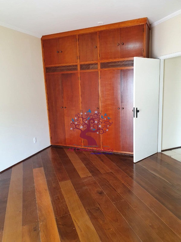 Sobrado à venda com 5 quartos, 300m² - Foto 8