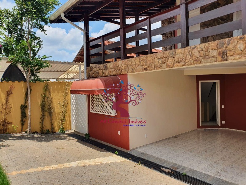 Sobrado à venda com 5 quartos, 300m² - Foto 1