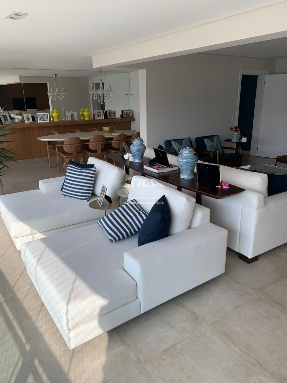 Apartamento à venda com 3 quartos, 271m² - Foto 2