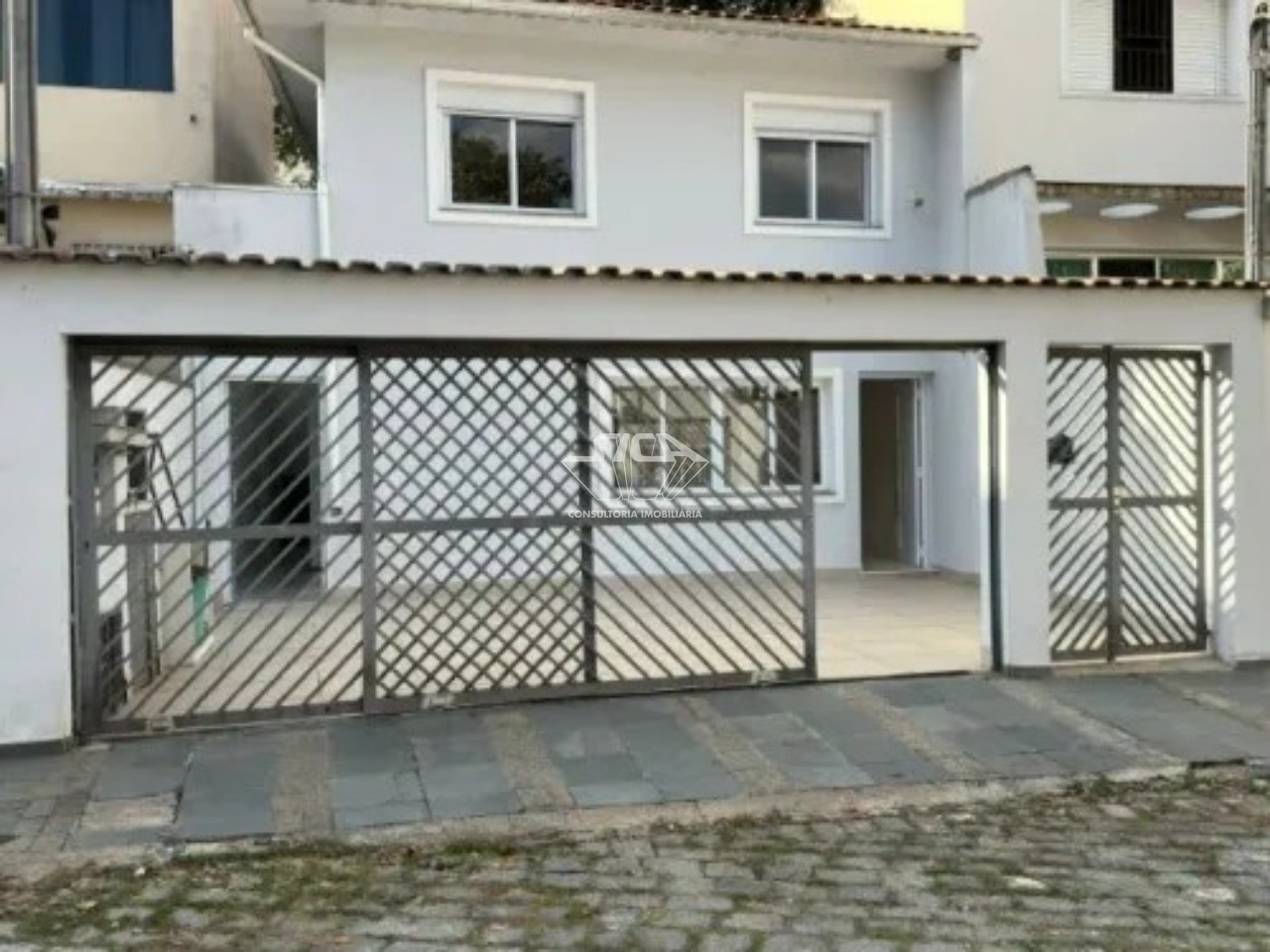 Casa à venda com 3 quartos, 120m² - Foto 1