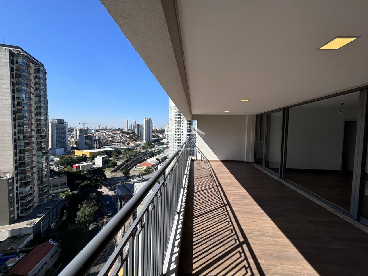 Apartamento à venda com 4 quartos, 144m² - Foto 2