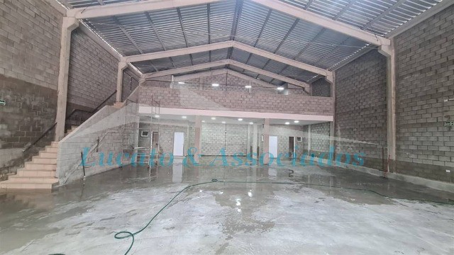 Depósito-Galpão-Armazém para alugar, 745m² - Foto 1