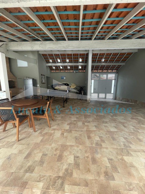 Casa à venda com 3 quartos, 211m² - Foto 4