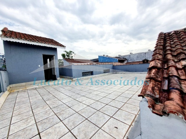 Casa para alugar com 3 quartos, 215m² - Foto 17