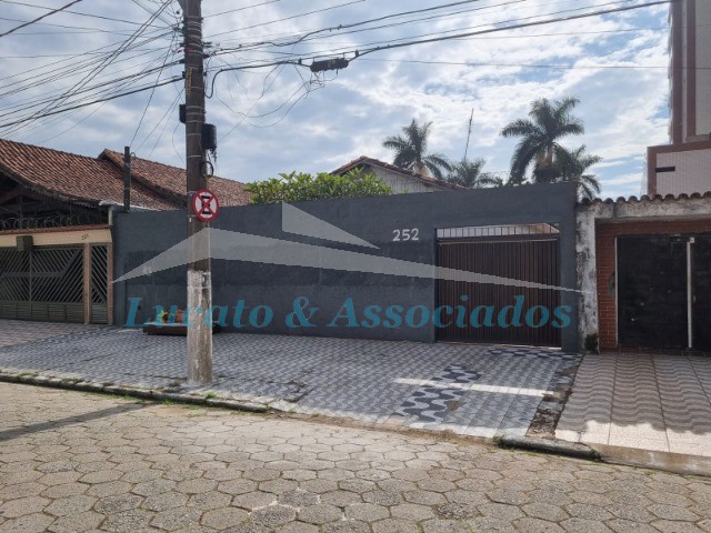 Casa para alugar com 3 quartos, 162m² - Foto 1