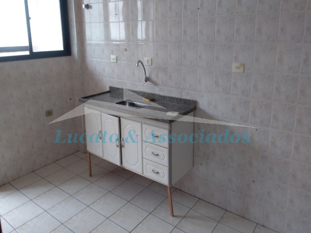 Apartamento para alugar com 2 quartos, 68m² - Foto 13