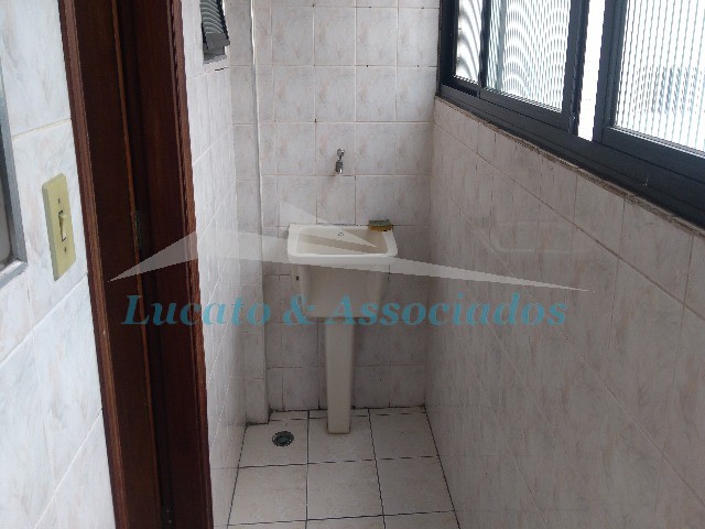 Apartamento para alugar com 2 quartos, 68m² - Foto 15