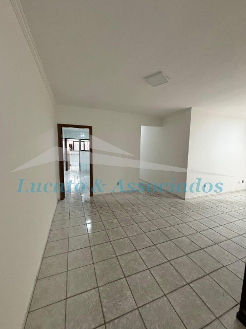 Apartamento à venda com 3 quartos, 130m² - Foto 3