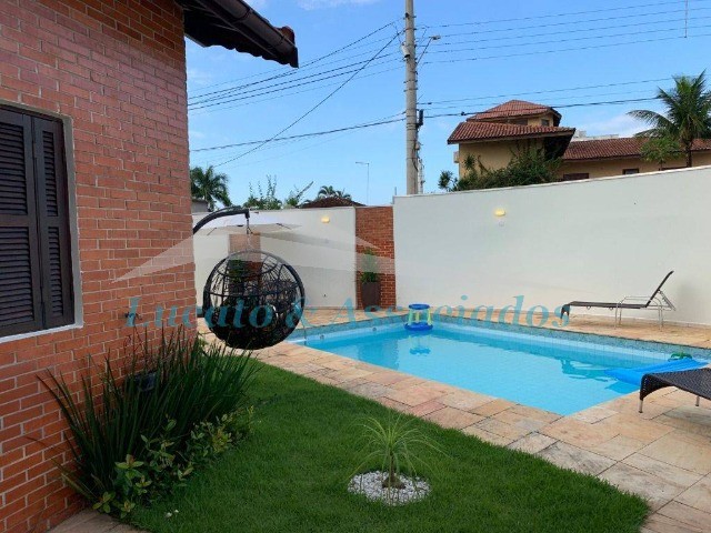 Casa de Condomínio à venda com 3 quartos, 220m² - Foto 1