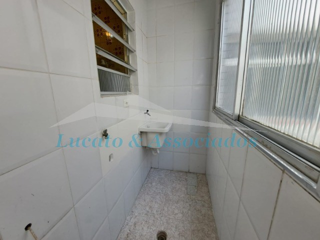 Apartamento à venda com 2 quartos, 64m² - Foto 3