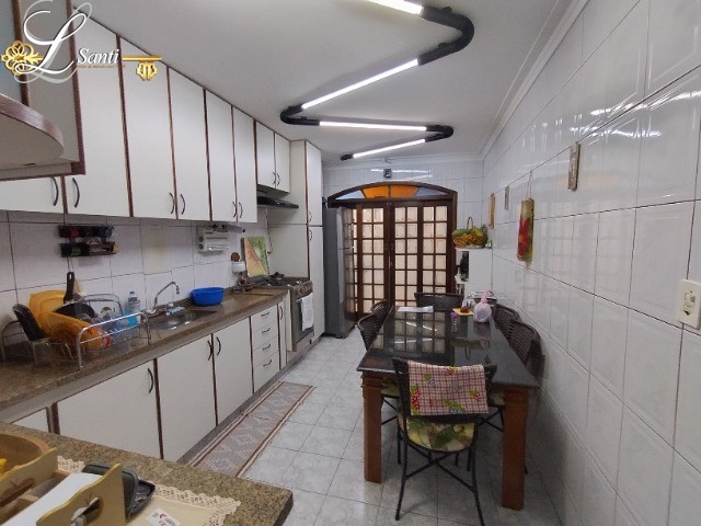 Sobrado à venda com 3 quartos, 279m² - Foto 4