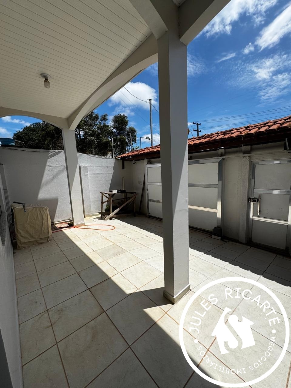 Casa à venda com 1 quarto, 300m² - Foto 2