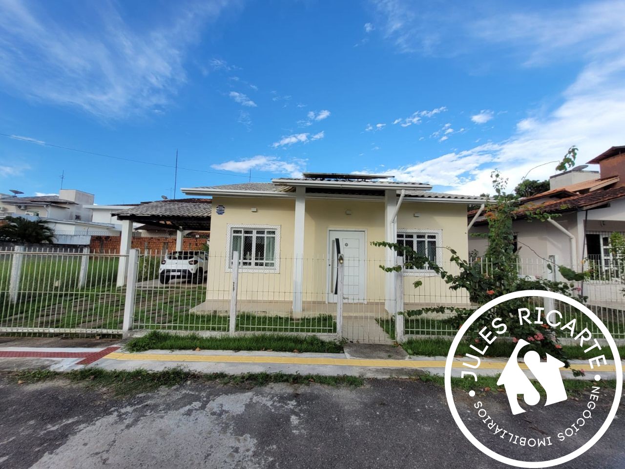 Casa à venda com 2 quartos, 298m² - Foto 1