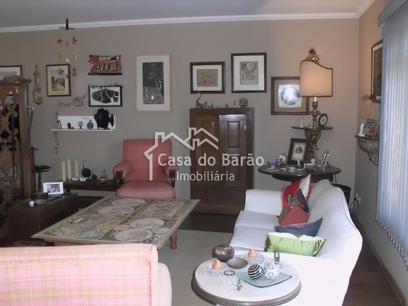 Casa à venda com 3 quartos, 450m² - Foto 1