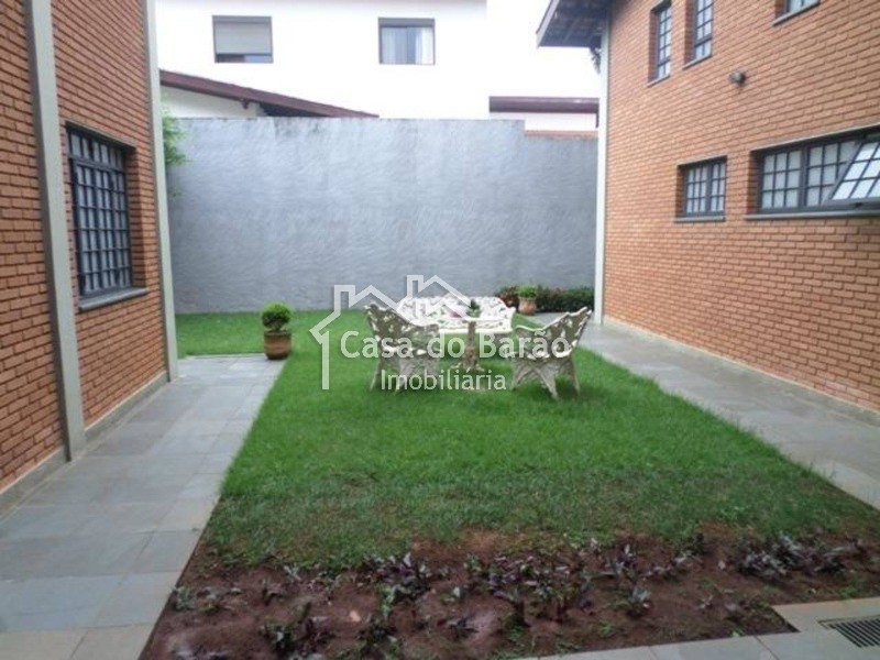 Casa à venda com 4 quartos, 313m² - Foto 1